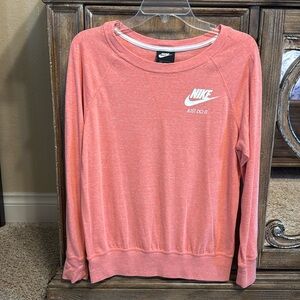 Nike size M heather pink top long sleeve athletic athleisure casual active wear